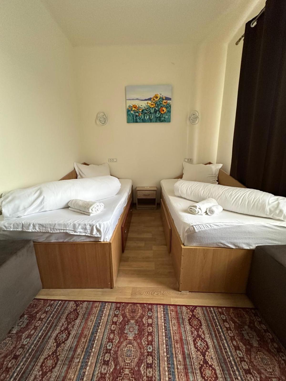 Hotel Dortin Arad Esterno foto